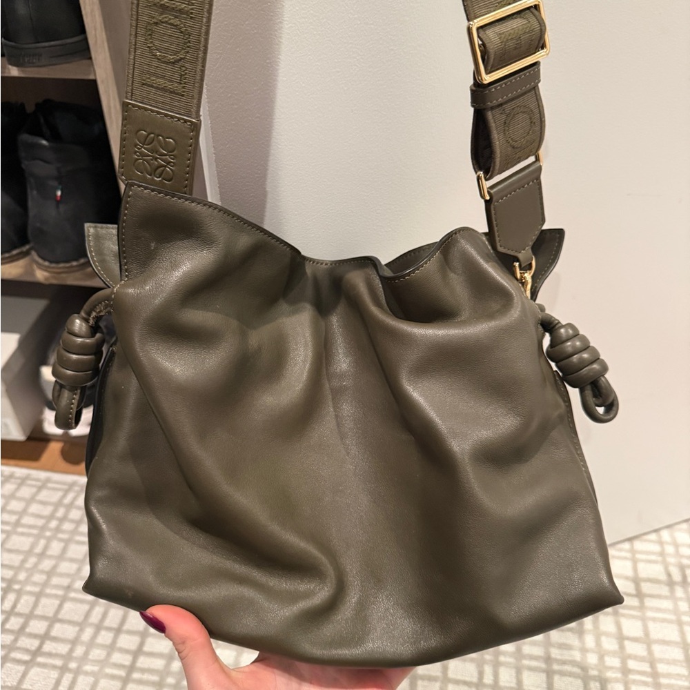 LOEWE- medium flamenco bag with tonal logo strap in khaki green - Picture 4 of 10